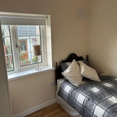 3-bedroom Town House In Center Of *