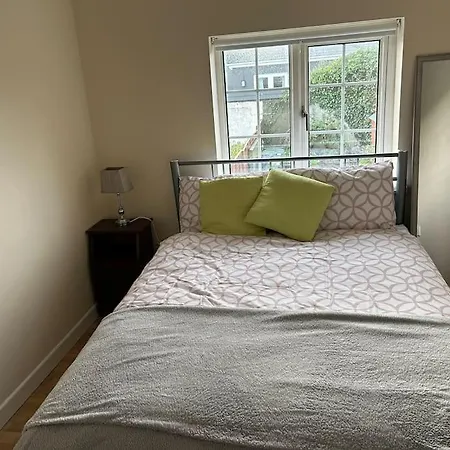 3-bedroom Town House In Center Of *