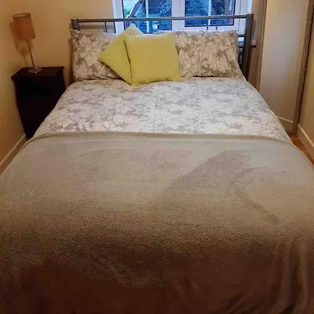 3-bedroom Town House In Center Of *